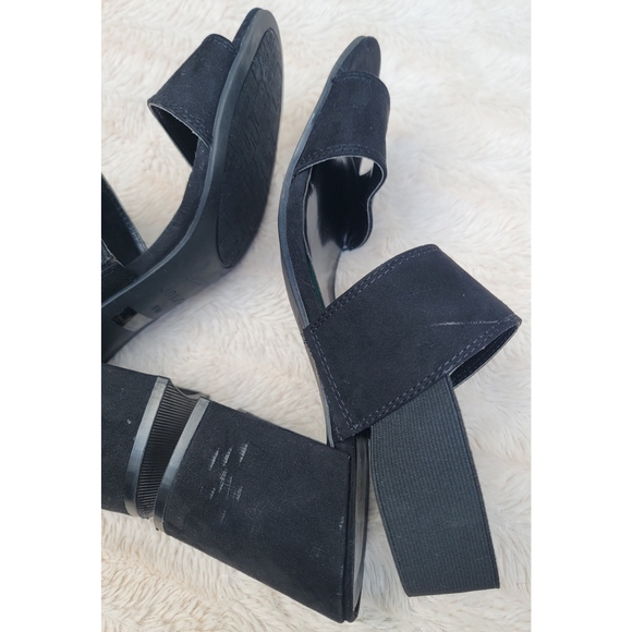 Unisa Audrey Black Block Heel Sandals - Picture 10 of 16